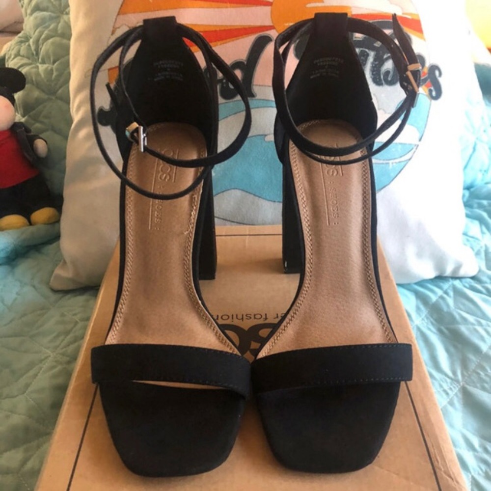 New Black block heel pumps shoes.